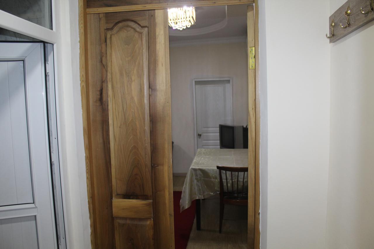 Apartment On Saakadze Batumi Exterior photo